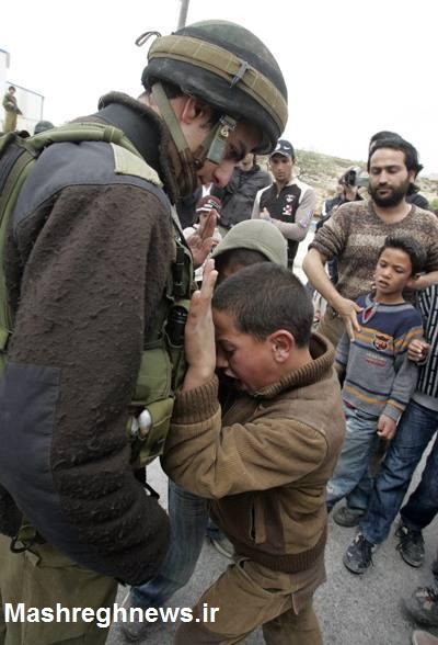 عکس جالب / کودک فلسطینی در برابر سرباز اسرائیلی !